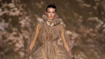 أسبوع الأزياء في الرياض 2025.. تراث يلتقي بالأناقة العالمية أسبوع الأزياء في الرياض 2025.. تراث يلتقي بالأناقة العالمية