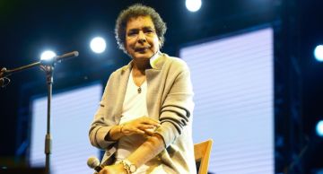 محمد منير في الصورة مع لميس الحديدي : أخضع لتحاليل كلما زرت دولة أوروبية ... وسر نشاطي حب الغناء ... وأتعب لتقديم أغنية حلوة الآن محمد منير في الصورة مع لميس الحديدي : أخضع لتحاليل كلما زرت دولة أوروبية ... وسر نشاطي حب الغناء ... وأتعب لتقديم أغنية حلوة الآن