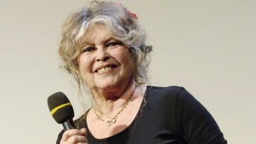 بريجيت باردو تسخر من شائعة وفاتها