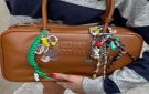 Bag Charms: الإكسسوار الصغير الذي يصنع فرق كبير