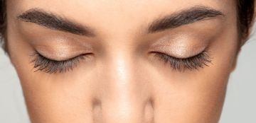 ما هو تفسير حلم الحواجب في المنام؟