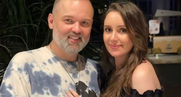 محمد محمود عبد العزيز يطلب الدعاء لزوجته: في الرعاية المركزة بعد ولادة متعثرة