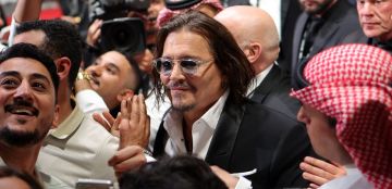 منطقة الجماهير تفتح أبوابها أمام عشاق السينما للقاء نجومهم المفضلين في مهرجان البحر ...