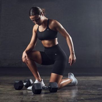 4 تمارين منزلية فعالة لتخفيف آلام مفاصل الركبتين