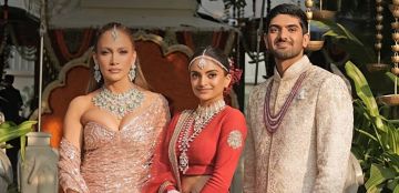 بساري هندي فخم.. جينيفر لوبيز نجمة حفل زفاف أسطوري لابنة ملياردير هندي