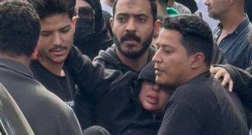 انهيار زوجة إسماعيل الليثي خلال جنازته