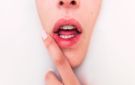 حبوب الهربس على الشفاه: الأعراض وطريقة العلاج