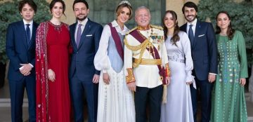 العائلة الملكية الأردنية تنشر بطاقة تهنئة للعام الجديد بإطلالات لافتة