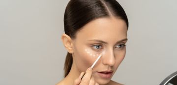 كل ما تحتاجين إلى معرفته حول استخدام الكونسيلر وطرق تطبيقه الصحيحة!