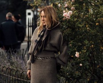 الوشاح إكسسوار أساسي في الشتاء فكيف تنسقيه بلمسة متجددة؟