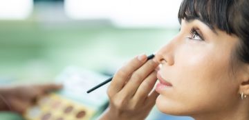 كونتور الأنف الأفطس: حيل بسيطة لإبراز ملامح وجهك بشكل طبيعي