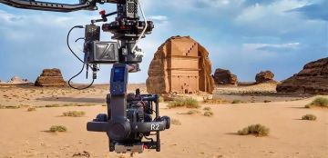 انطلاق تصوير الفيلم الرومانسي الهوليوودي Chasing Red في العلا