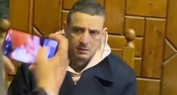 ماذا قالت شعبة المصورين الصحفيين عن المشاجرة بين أحمد الفيشاوي وأحد مصوري عزاء والدته سمية الألفي