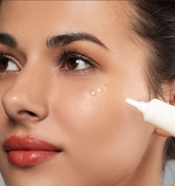 حيل مكياج فعالة لإخفاء انتفاخ العينين