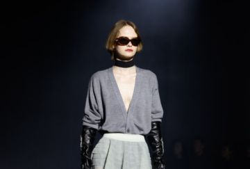 من قفازات الجلد إلى واقيات الأذن.. 7 أكسسوارات شتوية رائجة هذا الموسم