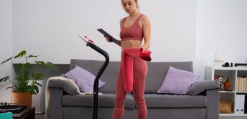 للحصول على جسم رياضي نسائي.. اتبعي هذه التمارين في المنزل!