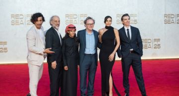 فيلم محاربة الصحراء يخطف إعجاب الحاضرين ويحوز على تقدير النقاد في أول عرض في مهرجان البحر الأحمر ...