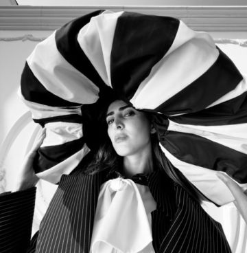 نساء يعدن كتابة رواياتهن من خلال معرض Through Her Eyes