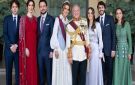 العائلة الملكية الأردنية تنشر بطاقة تهنئة للعام الجديد بإطلالات لافتة