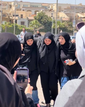 في جنازة سليمان عيد.. دموع النجوم وانهيار عائلته في جنازة سليمان عيد.. دموع النجوم وانهيار عائلته