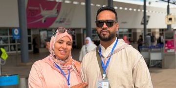 مريم الزايدي تؤدي مناسك العمرة رفقة زوجها