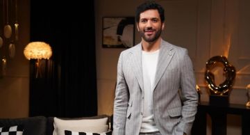 حسن الرداد يكشف ملامح فيلمه القادم: قصة حب رائعة ومختلفة عن رواية طه الغريب حسن الرداد يكشف ملامح فيلمه القادم: قصة حب رائعة ومختلفة عن رواية طه الغريب