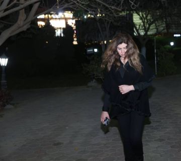 حشد كبير من نجوم الفن لمواساة نضال الشافعي في عزاء زوجته (فيديو وصور) حشد كبير من نجوم الفن لمواساة نضال الشافعي في عزاء زوجته (فيديو وصور)