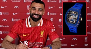شرطة_الموضة: محمد صلاح بساعة سعرها 49 مليون جنيه خلال تجديد عقده مع ليفربول متوفر منها 30 قطعة فقط في العالم شرطة_الموضة: محمد صلاح بساعة سعرها 49 مليون جنيه خلال تجديد عقده مع ليفربول متوفر منها 30 قطعة فقط في العالم