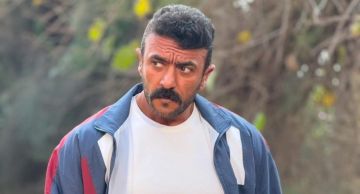 أحمد العوضي يعلن عن جائزة جديدة لجمهوره: واحد من إخواتي هياخد جاكيتة فهد البطل 