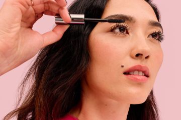 استعدي للرفرفة برموشك مع مجموعة ماسكارات Benefit المثالية