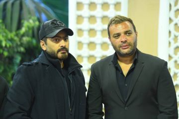 نجوم الفن يحتشدون لمواساة رامي صبري في عزاء والدة زوجته (فيديو وصور) نجوم الفن يحتشدون لمواساة رامي صبري في عزاء والدة زوجته (فيديو وصور)