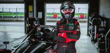 فرح اليوسف تشارك في جولة الأكاديمية الثانية في سباقات فورمولا 1 لعام 2025