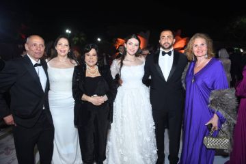 حشد من النجوم في زفاف ابنة عصام إمام وغياب الزعيم (صور) حشد من النجوم في زفاف ابنة عصام إمام وغياب الزعيم (صور)