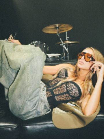 مايا دياب تتألق بإطلالة عصرية تمزج بين الكورسيه... الأنوثة والجرأة