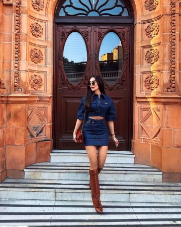 نور الغندور بإطلالة جريئة بالجينز: تنسيق عصري يجمع بين الأناقة والراحة