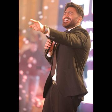الجمهور يتفاعل مع شكل تامر حسني الغريب وطلبه الخاص (فيديو) الجمهور يتفاعل مع شكل تامر حسني الغريب وطلبه الخاص (فيديو)