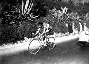 علامة Breitling تطلق ساعة توب تايم المميزة احتفاء بأساطير الدراجات الهوائية علامة Breitling تطلق ساعة توب تايم المميزة احتفاء بأساطير الدراجات الهوائية