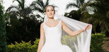 الفنانة أمينة خليل تفاجئ جمهورها وتشارك صور زواجها من المصور أحمد زعتر الفنانة أمينة خليل تفاجئ جمهورها وتشارك صور زواجها من المصور أحمد زعتر