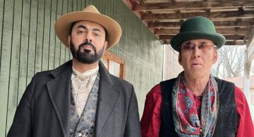 مشاهد تبادل لإطلاق النار تجمع محمد كريم مع نيكولاس كيدج وستيفن دورف في Gunslingers