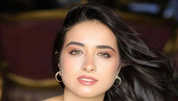 آلاء نصار تخطف الانظار بشخصيتين متناقضتين في العرض المسرحي 500 