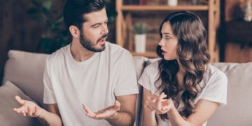 المبالغة في الانتقاد من أبرز علامات الرجل الذى يريد الطلاق