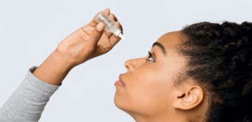 امبولات ترطيب العين: تعرفي على أهم أنواعها وكيفية استعمالها