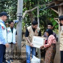 محمد بن راشد يعلن إنجاز توزيع الإمارات مليار وجبة حول العالم محمد بن راشد يعلن إنجاز توزيع الإمارات مليار وجبة حول العالم