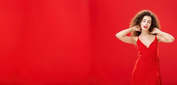 الفستان الأحمر يسيطر على حفلات الجوائز في جوي أوردز