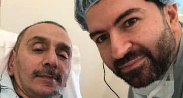 الظهور الأخير لزياد الرحباني قبل وفاته ... مبتسما على فراش المرض