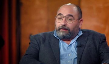 أحمد الجندي يتحدث عن خلاف بيومي فؤاد ومحمد سلام: سلام ساعات بيبقى مندفع وبيومي عاطف السكري أحمد الجندي يتحدث عن خلاف بيومي فؤاد ومحمد سلام: سلام ساعات بيبقى مندفع وبيومي عاطف السكري