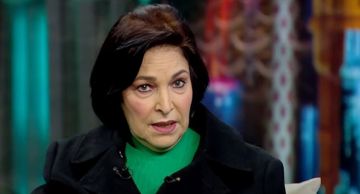 فيديو - نادية رشاد تكشف كواليس لقائها الأول مع عادل إمام: مكانش يخطر في بالي إنه يكون زعيم الفن فيديو - نادية رشاد تكشف كواليس لقائها الأول مع عادل إمام: مكانش يخطر في بالي إنه يكون زعيم الفن