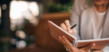 أهمية التدوين اليومي في تحسين حياتك: خطة يومية لبناء نسخة أقوى من ذاتك