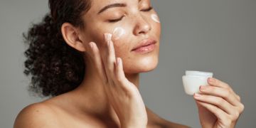 ترطيب الجسم من الداخل والخارج: نصائح مهمة تقيدي بها!