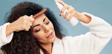 دليلك الشامل لمعرفة الفرق بين الزيوت الساخنة والباردة للشعر